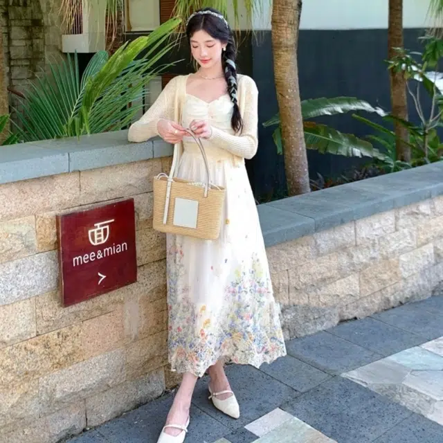 水中花 碎花花色合身圆领裙装套装 女款