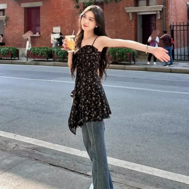 水中花 休闲简约舒适时尚吊带连衣裙 女款