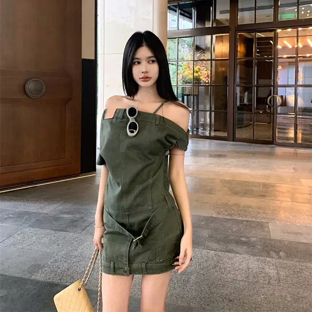 水中花 韩系复古辣妹风做旧斜肩设计感收腰系带性感牛仔短裙短袖连衣裙 女款