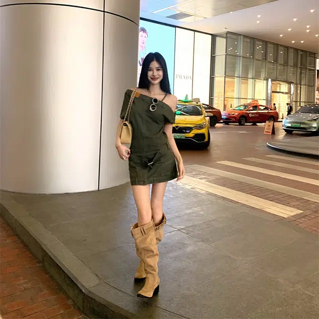水中花 韩系复古辣妹风做旧斜肩设计感收腰系带性感牛仔短裙短袖连衣裙 女款
