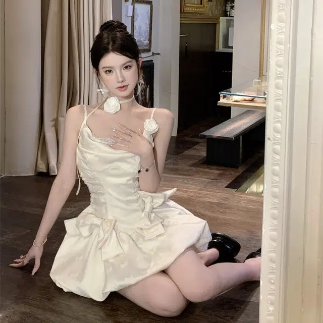 水中花 法式复古花苞高级感收腰露背设计感蓬蓬吊带连衣裙 女款