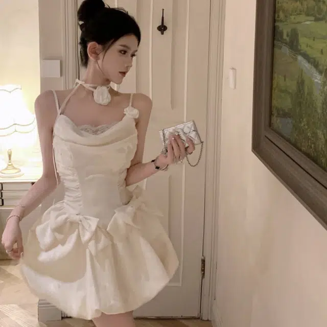 水中花 法式复古花苞高级感收腰露背设计感蓬蓬吊带连衣裙 女款