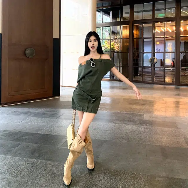 水中花 韩系复古辣妹风做旧斜肩设计感收腰系带性感牛仔短裙短袖连衣裙 女款
