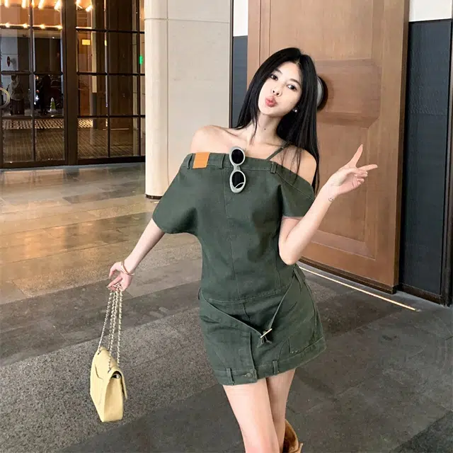 水中花 韩系复古辣妹风做旧斜肩设计感收腰系带性感牛仔短裙短袖连衣裙 女款
