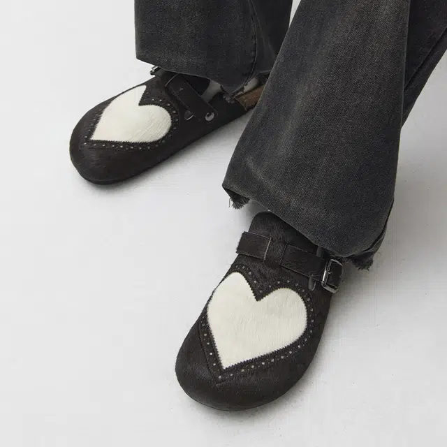 CONP Heart Closed-Toe Slides