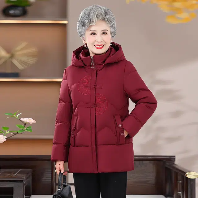 雅鹿 时尚百搭绣花中老年短款加厚可脱卸帽保暖奶奶装外套羽绒服 女款