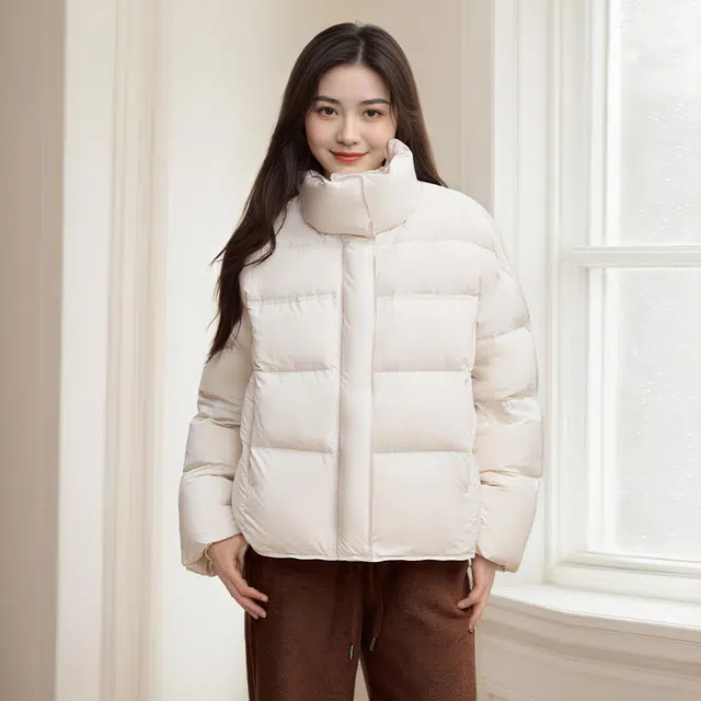 雅鹿 短款立领时尚简约云朵泡芙保暖蓄热面包服冬装外套羽绒服 女款