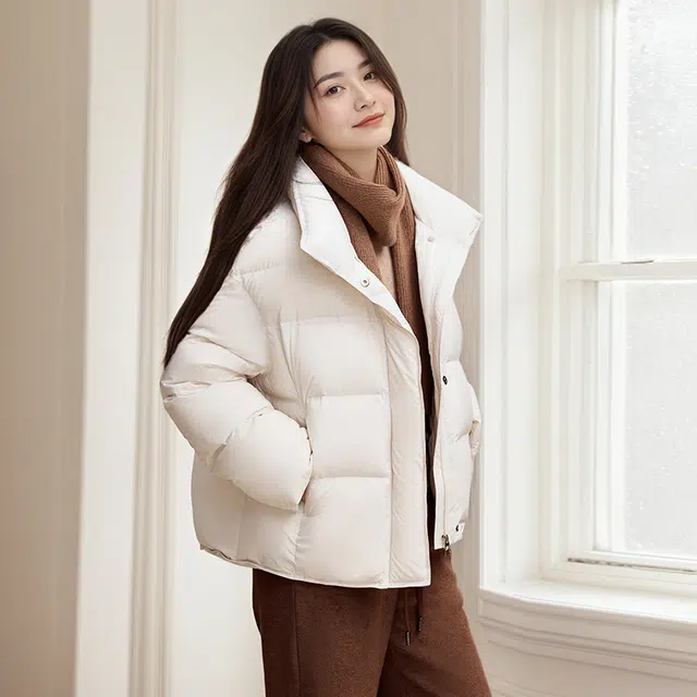 雅鹿 短款立领时尚简约云朵泡芙保暖蓄热面包服冬装外套羽绒服 女款