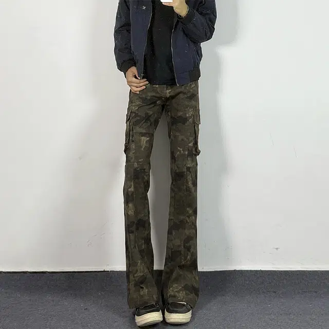 唐启 秋季修身直筒裤子高个子显腿长工装裤美式高街迷彩微喇牛仔裤 男女同款