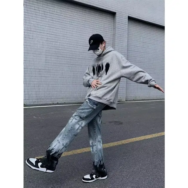 AMBER LIGHT ins