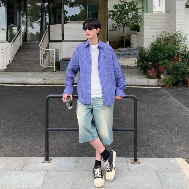 AMBER LIGHT ins
