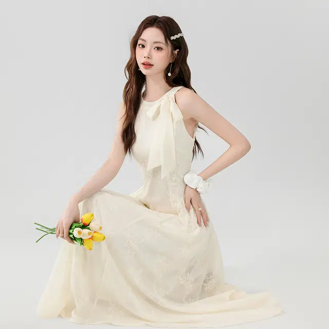 玄唐 法式温柔优雅减龄系带蝴蝶结蕾丝绣花无袖连衣裙 女款 杏色