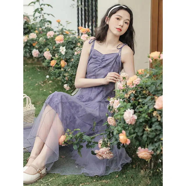 玄唐 莫奈浅紫色油画印花度假风法式茶歇吊带连衣裙 女款