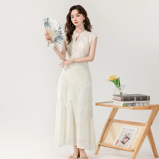 玄唐 纯色薄款修身短袖连衣裙 女款 杏色