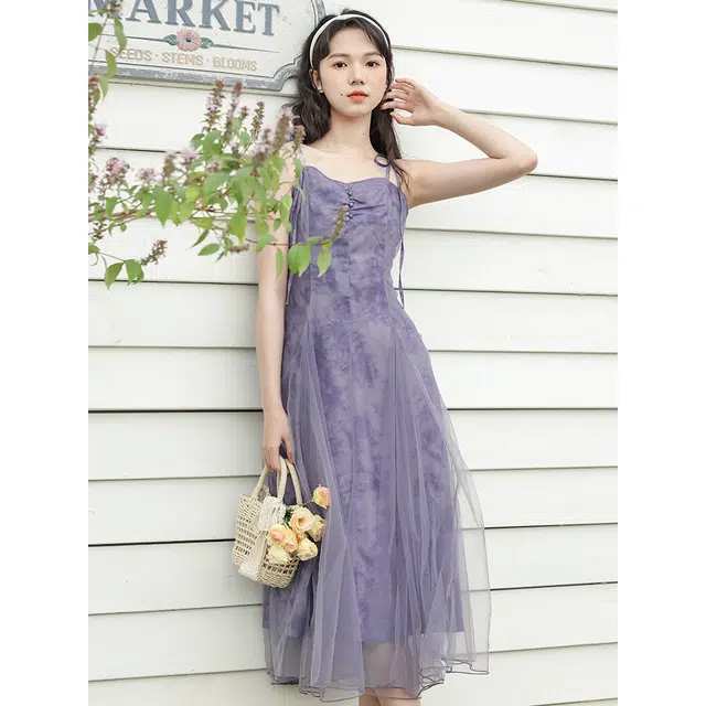 玄唐 莫奈浅紫色油画印花度假风法式茶歇吊带连衣裙 女款
