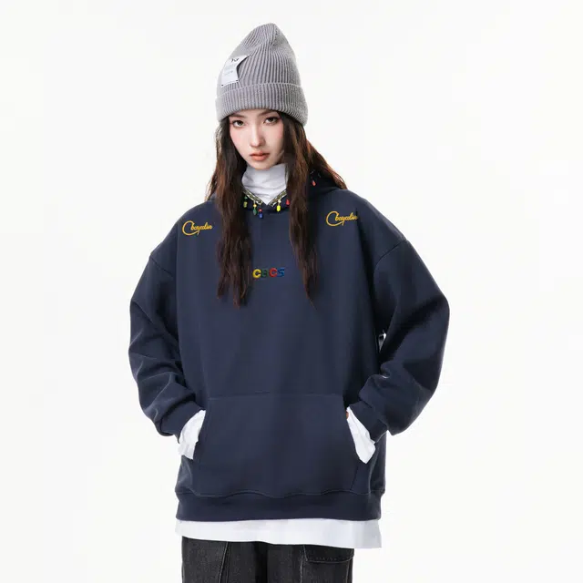 草本初色 创意帽檐彩色珠串流苏设计高街无性别主义复古简约潮流重磅仿刺绣字母印花连帽落肩休闲时尚宽松百搭日常套头长袖卫衣 男女同款