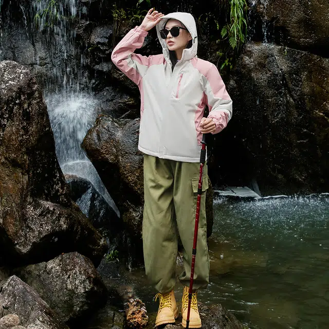 左岸 时尚拼色防风防水连帽可拆卸运动休闲徒步工装登山服简约户外机能恒温蓄热宽松舒适轻便百搭耐用石墨烯保暖加厚夹克外套棉服 女款