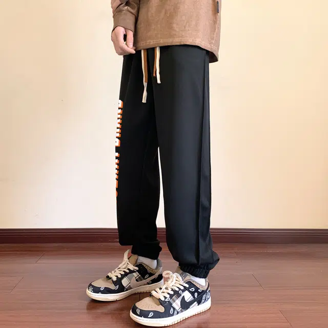 左岸 青少年港风帅气潮流字母印花卫裤宽松柔软舒适透气束脚裤垂感轻便哈伦长裤春秋休闲裤 男款