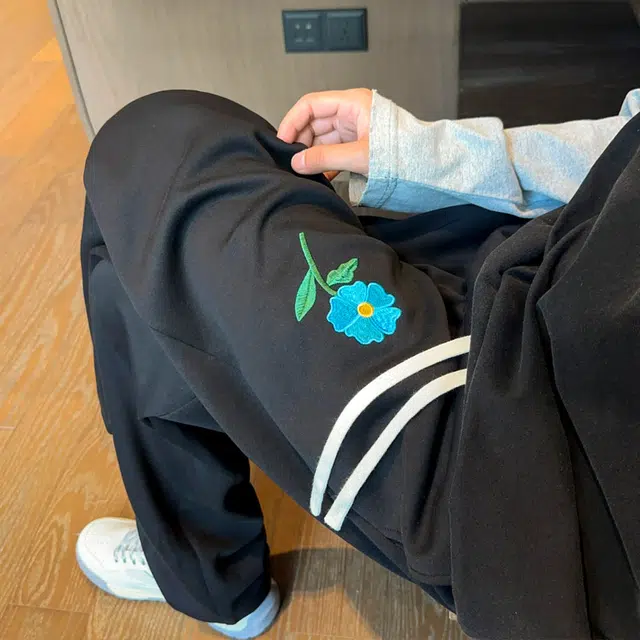 左岸 青少年港风时尚潮流百搭绣花宽松直筒卫裤长裤柔软舒适轻便透气阔腿裤春秋季休闲裤 男款