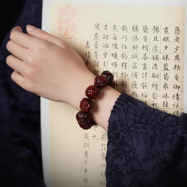 芳缘小傅 收藏级八方来财诸事顺利精工雕刻小叶佛珠招财纳福六字箴言转运珠吞金兽貔貅生日礼盒款 紫檀属 木作手串 男女同款情侣款