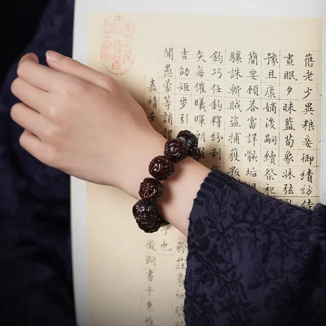 芳缘小傅 收藏级八方来财诸事顺利精工雕刻小叶佛珠招财纳福六字箴言转运珠吞金兽貔貅生日礼盒款 紫檀属 木作手串 男女同款情侣款