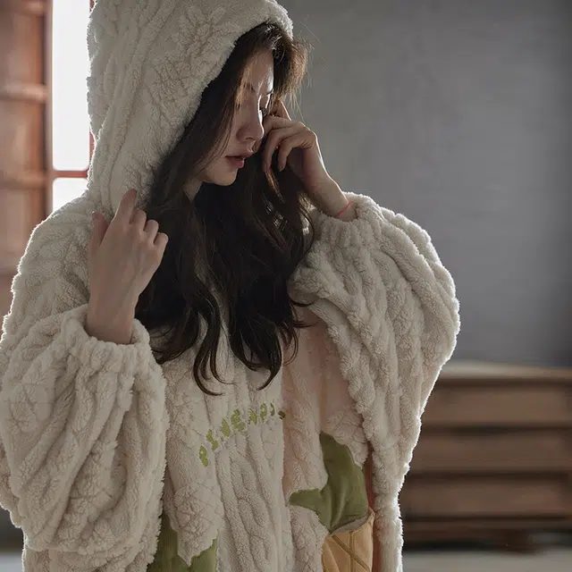 热妒 柔软简约时尚甜美菠萝连帽保暖睡袍 女款 米白色