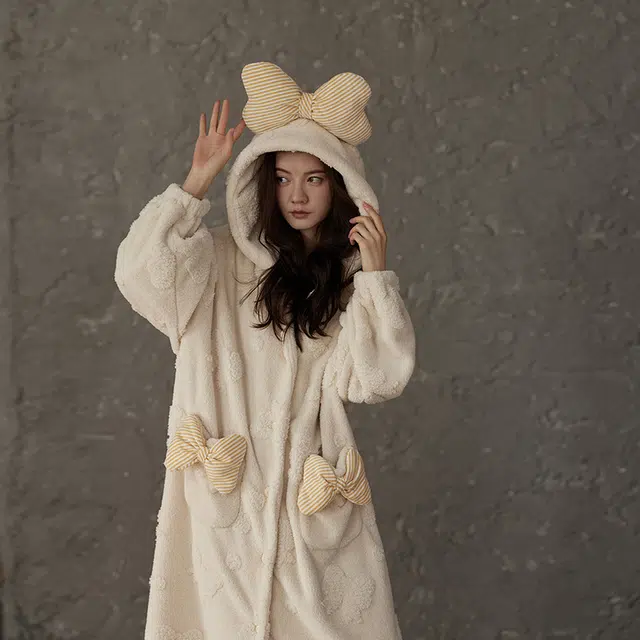 热妒 简约舒适加绒加厚珊瑚绒可爱蝴蝶结连帽长款可外穿睡袍 女款 米白色