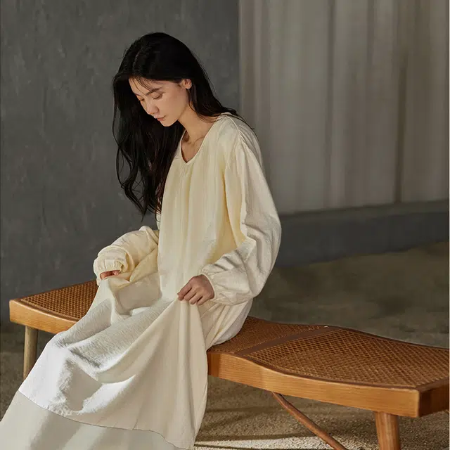 热妒 柔软宽松纯色圆领长袖睡裙 女款 杏色