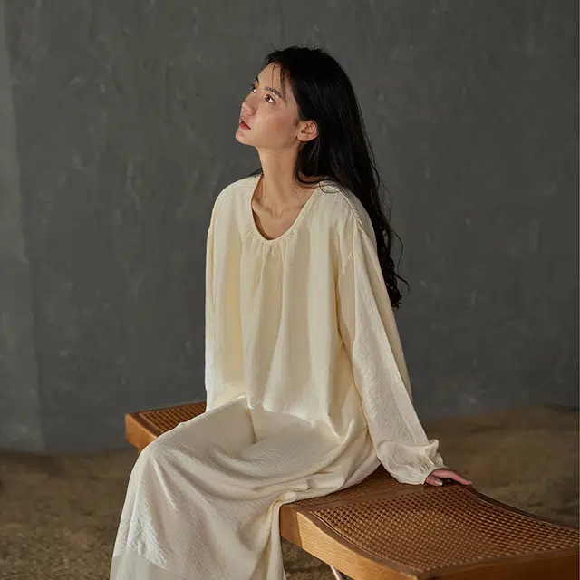 热妒 柔软宽松纯色圆领长袖睡裙 女款 杏色