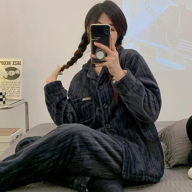 浪莎 法兰绒睡衣女冬季简约加厚加绒翻领开衫长袖宽松保暖 家居套装 女款 黑色