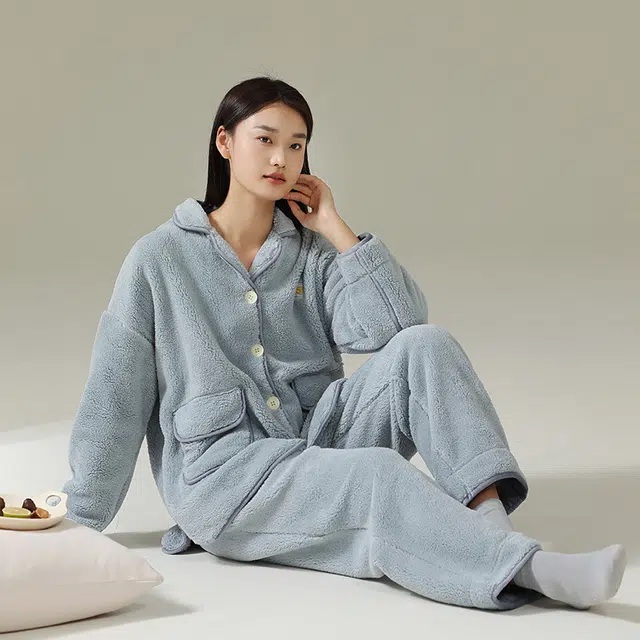 浪莎 雪花长毛绒珊瑚绒睡衣女冬季新款韩版可外穿宽松翻领开衫扣系加绒加厚保暖法兰绒家居套装 女款 天蓝色