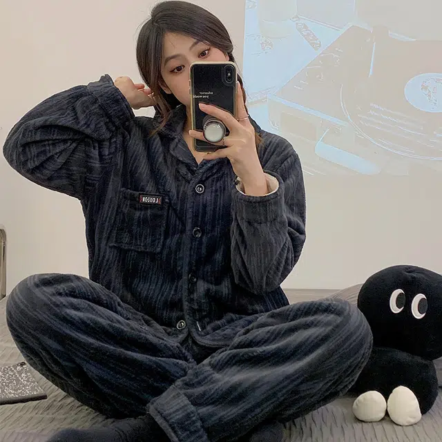 浪莎 法兰绒睡衣女冬季简约加厚加绒翻领开衫长袖宽松保暖 家居套装 女款 黑色