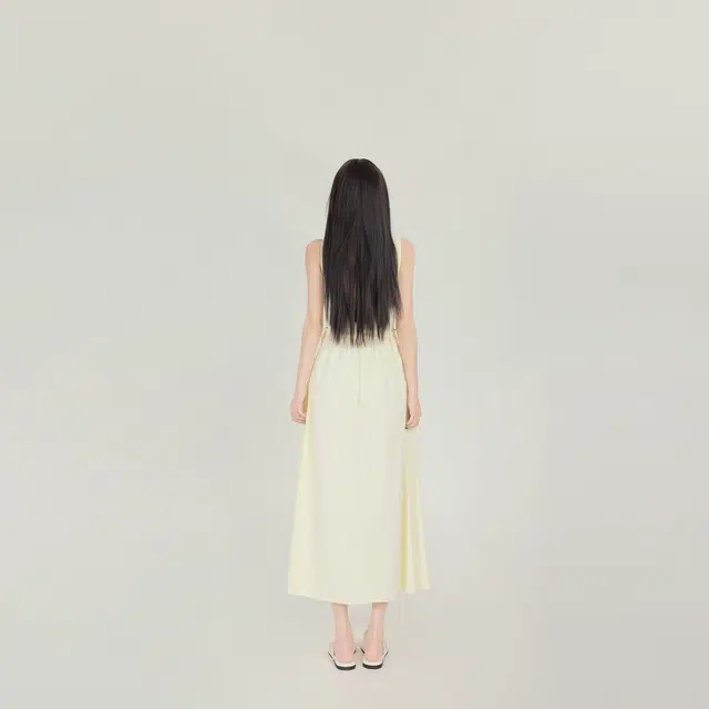 玫丝朵 法式优雅褶皱气质收腰显瘦圆领吊带连衣裙 女款 黄色