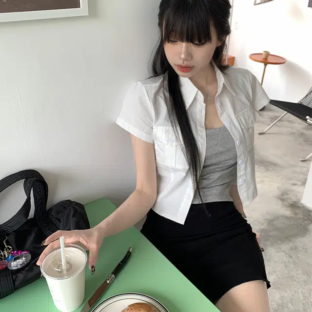 玫丝朵 青春感双口袋翻领短款短袖衬衫 女款 白色