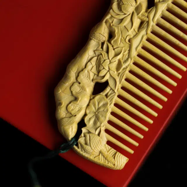 达隆 国风文玩平安纳福新中式名贵木作上岸时来运转平安纳福夏荷梳 #好运 黄杨木 木梳 男女同款情侣款