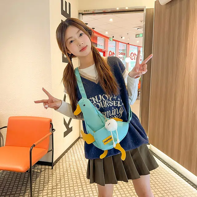 草丛喵喵喵 日系童趣小鸭子 搞怪可爱丑萌小众简约设计个性百搭 尼龙 斜挎包背包 常规 女款 白色/黑色/黄色/蓝色