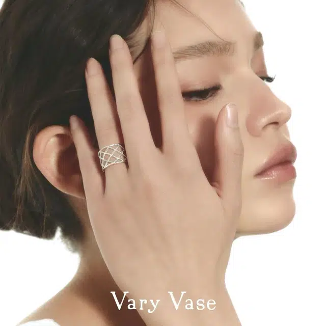 VARYVASE
