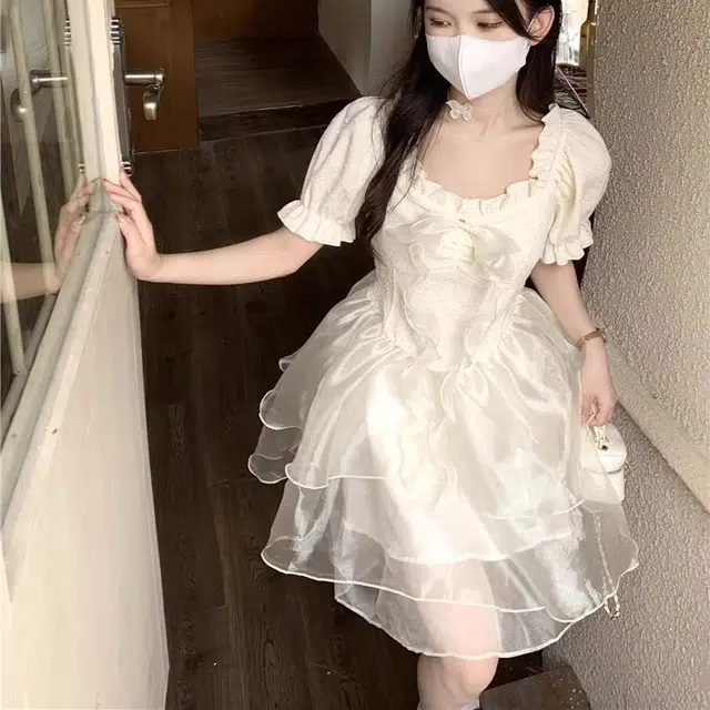 思蓓儿 设计感木耳边方领短袖连衣裙 女款 杏色