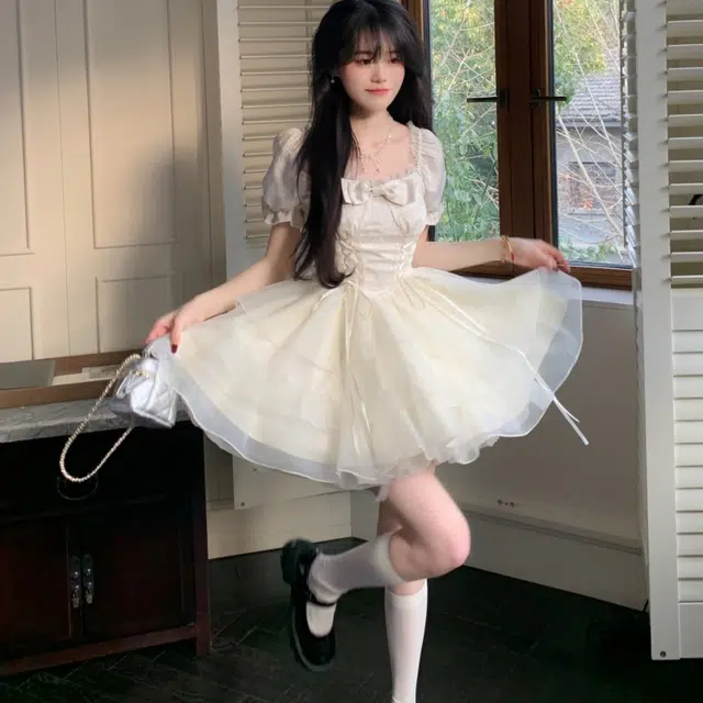 思蓓儿 甜美公主风蝴蝶结欧根纱短款方领舒适短袖连衣裙 女款 杏色