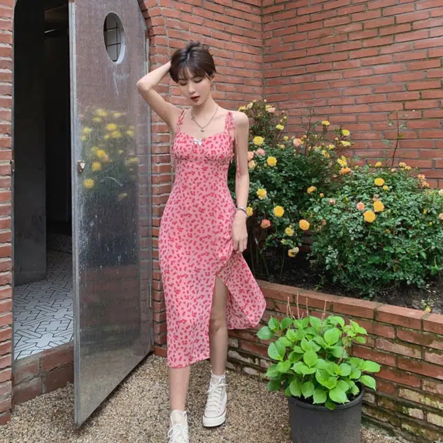 思蓓儿 法式女浪漫碎花裙收腰修身长裙度假吊带连衣裙 女款