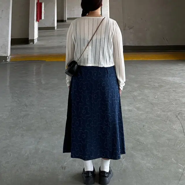 思蓓儿 简约时尚纯色罩衫设计感收腰吊带裙裙装套装 女款