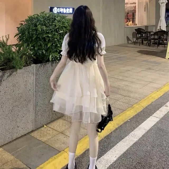 思蓓儿 设计感木耳边方领短袖连衣裙 女款 杏色