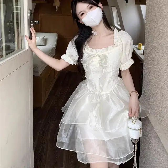 思蓓儿 设计感木耳边方领短袖连衣裙 女款 杏色