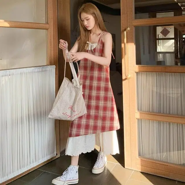 思蓓儿 格纹夏季假两件拼接蕾丝设计长裙吊带连衣裙 女款