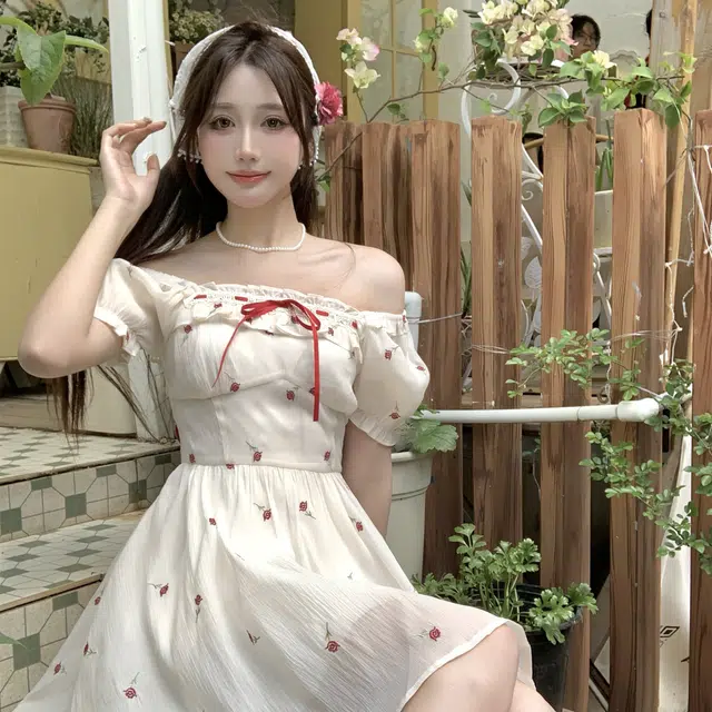 思蓓儿 法式方领通勤舒适时尚短袖连衣裙 女款 杏色