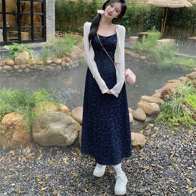 思蓓儿 简约时尚纯色罩衫设计感收腰吊带裙裙装套装 女款