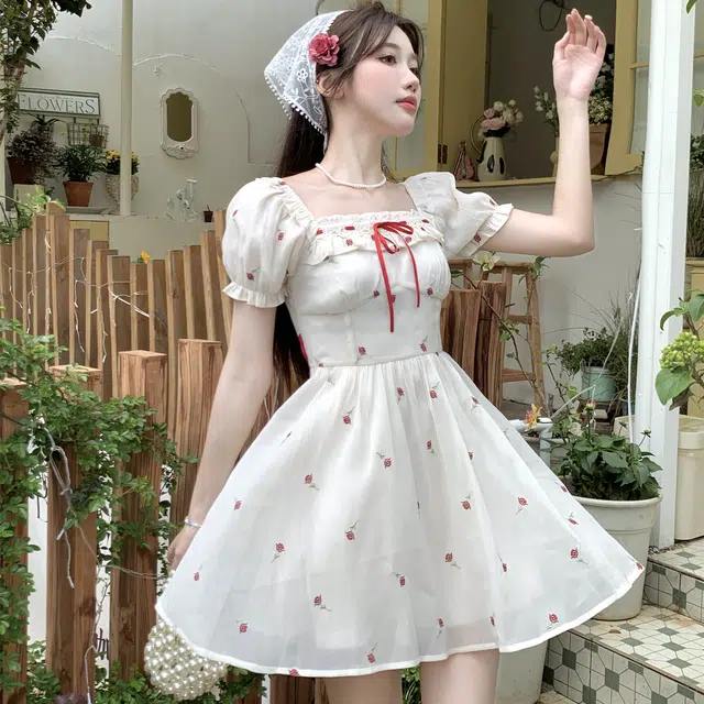 思蓓儿 法式方领通勤舒适时尚短袖连衣裙 女款 杏色