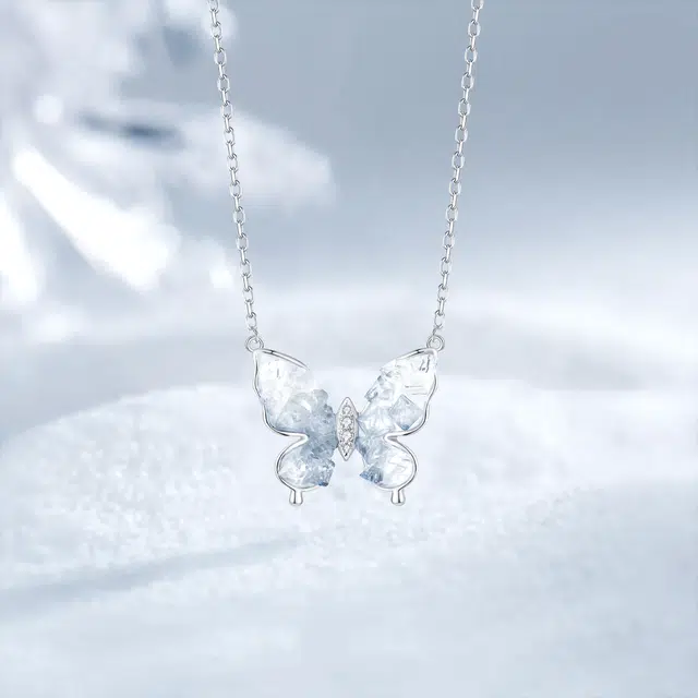 【999足银纯银 冰屿蝴蝶/浪漫卡片】 福韵金 接住财运的蝴蝶好运福蝶渐变蓝轻奢精致灵动浪漫闪耀简约百搭 白水晶 项链 女款