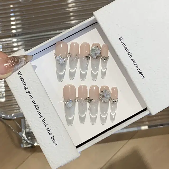 爱鼎琪 融雪之时显白高级冰透猫眼蓝  穿戴甲 长款裸色渐变