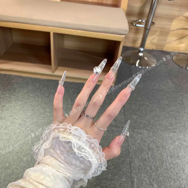 爱鼎琪 融雪之时显白高级冰透猫眼蓝  穿戴甲 长款裸色渐变